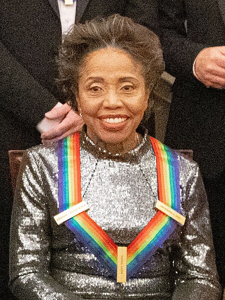 File:Tania Leon (Tania León) - Honorees at the 2022 Kennedy Center Honors Dinner (52542377419) (cropped).jpg