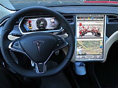 Tesla Model S digitální panely.jpg
