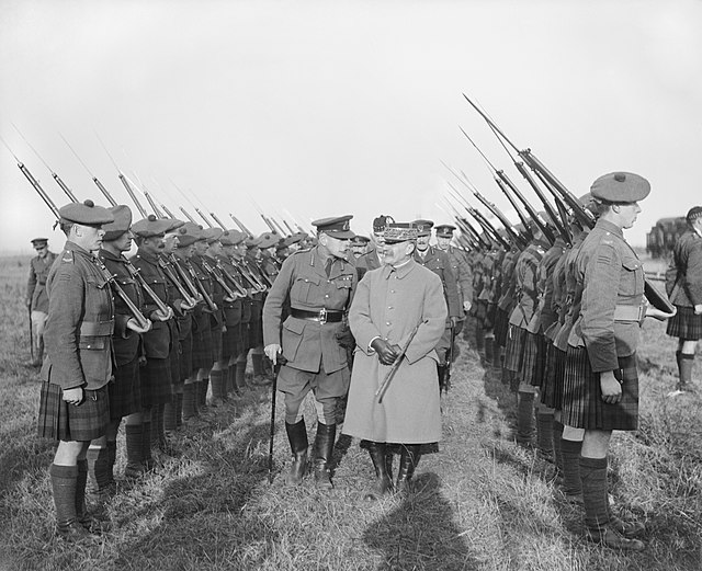 Douglas Haig and Ferdinand Foch inspecting the Gordon Highlanders, 1918