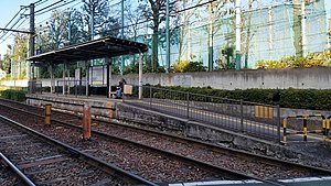 Toden-SA22-Sugamoshinden-station-platform-20181214-134058.jpg