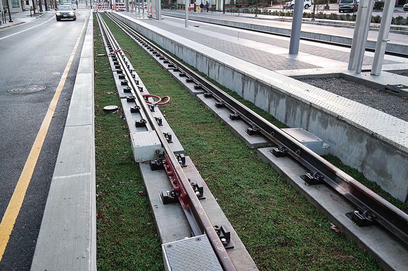 File:Track near SW 4th and Lincoln.jpg