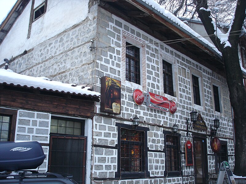 File:Traditionally tavern in Bansko svik.JPG