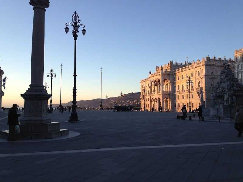 File:Trieste - Piazza Unità d'Italia al tramonto.JPG