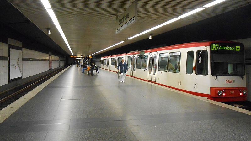 File:U-Bahnhof Stadthaus 04.jpg
