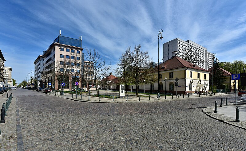 File:Ulica Elektoralna przy Chłodnej w Warszawie 2019a.jpg