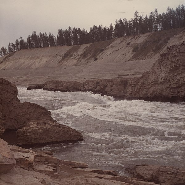 File:Upper portion of the cascade of the east channel at Kettle Falls. Taken 1974. (63401a7f-53df-4be7-b50a-370078bc8e79).jpg