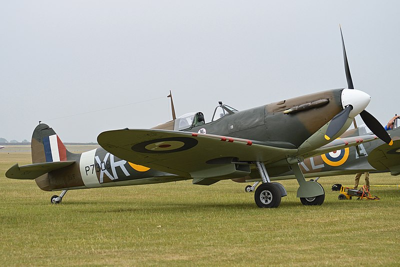 File:VS Spitfire Ia 'P7308 - XR-D' (G-AIST) (14092156774).jpg