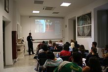 David Eicher falando no Observatório do Vaticano, Castel Gandolfo, sudeste de Roma, Itália, 2007.