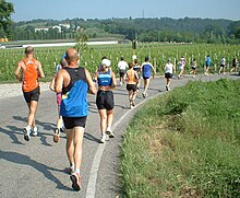 Atleti maratona del Custoza tra i vigneti