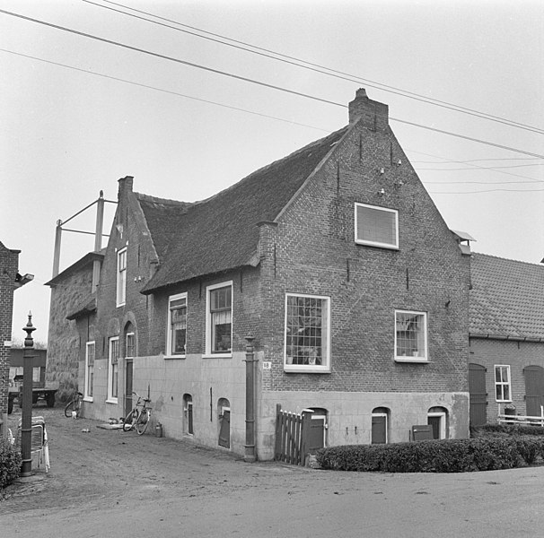 File:Voor- en zijgevel - Schipluiden - 20197902 - RCE.jpg