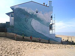 La grande vague, hommage à l'océan et au surf. Peinture murale de Dominique Antony.