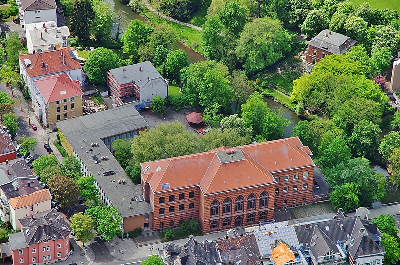 File:Wilhelm-Gymnasium Luftbild 1.JPG