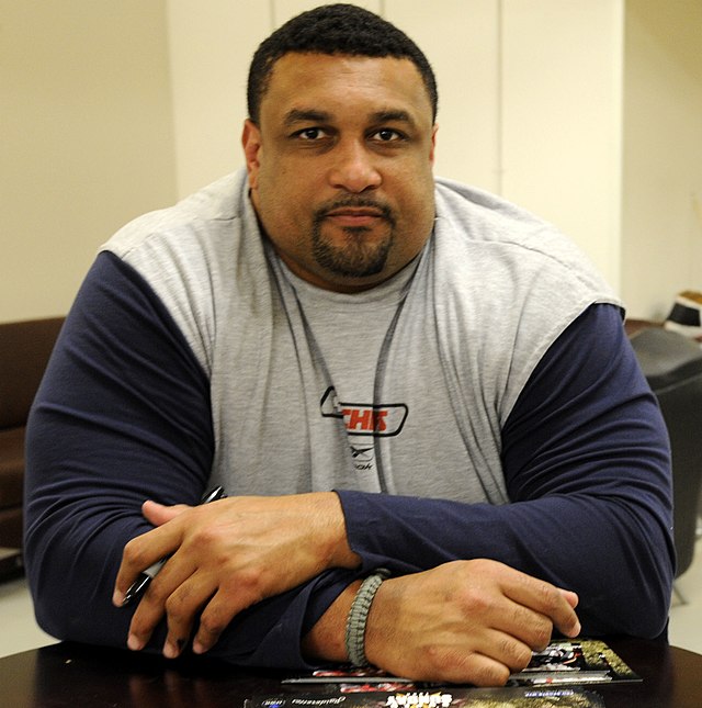 Q&A: Willie Roaf on the toughest player he ever faced and his