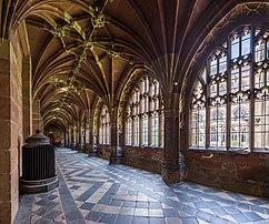 Cloître médiéval de la cathédrale de Worcester. (définition réelle 6 000 × 5 003)