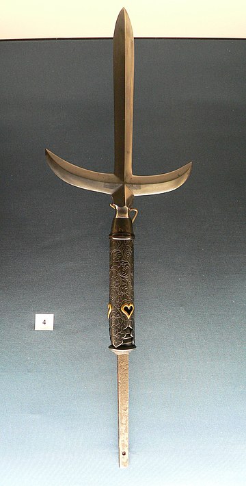 Jumonji yari spearhead with metal collar; note the long tang, approx. equal to the blade-length