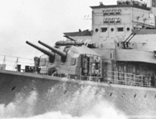 Forward 15 cm TbtsK C/36 naval guns placed on a Drh L C/38 twin mount, on Z39 in 1945, in US service as DD-939.