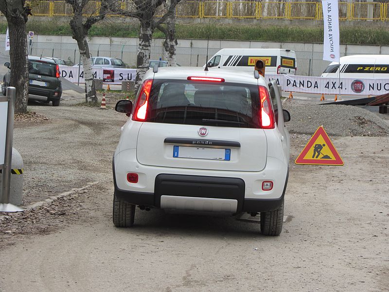 File:" 12 - ITALY - FIAT Panda 4x4 - stop light during off-road test 02.jpg