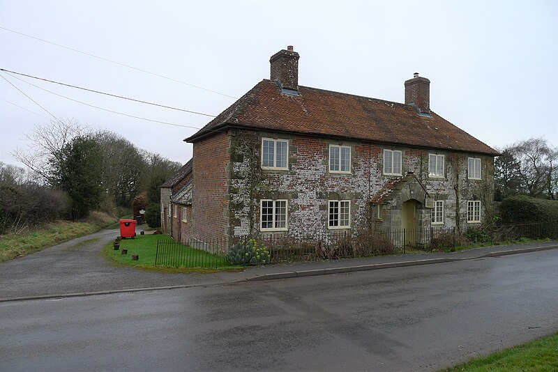 File:'Old Hunting Lodge' (66 Stourton Lane), Kilmington Common (geograph 7097037).jpg
