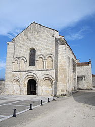 Gereja Our Lady of the Nativity, di Fontaines