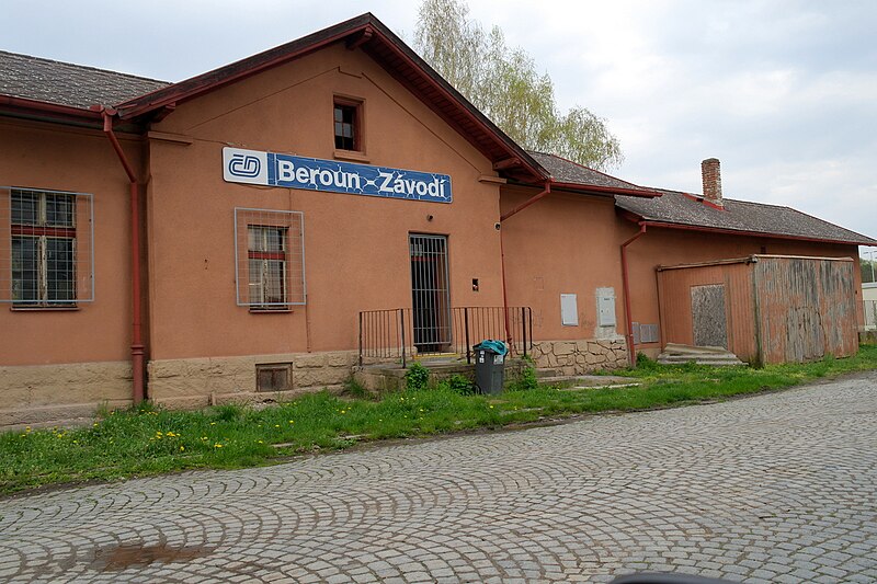 File:Železniční nádraží Beroun - Závodí, Brožíkova 144, Beroun, okr. Beroun, Středočeský kraj 02.JPG