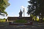 Братская могила 1939 воинов Советской Армии и партизан, погибших в 1941-1943 гг. в боях с немецко-фашистскими захватчиками. Установлена скульптура