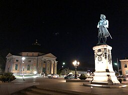Karel XI monument