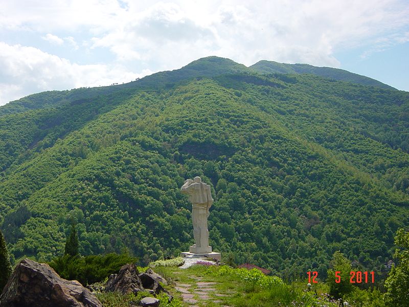 File:Левище - Очиндол - panoramio (5).jpg