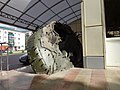 Развороченная башня танка Т-72, которая при взрыве отлетела и буквально вросла в здание. Осталась как памятник.jpg