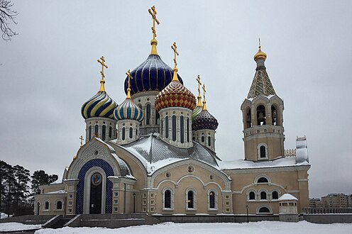 Церковь Святого Игоря Черниговского (Ново-Переделкино) (31652670492).jpg