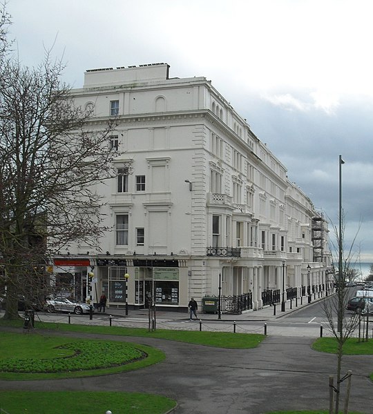 File:1–17 Palmeira Square, Hove (NHLE Code 1298646) (February 2011).JPG