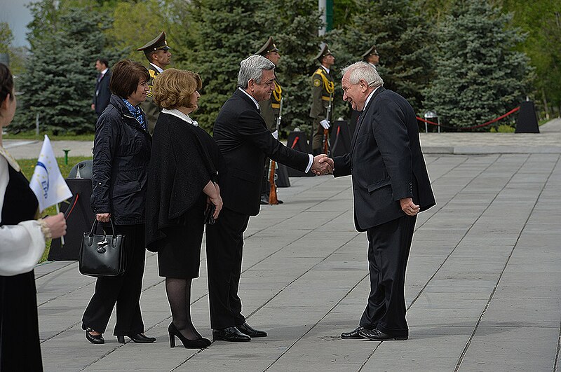 File:100th anniversary of Armenian Genocide in Tsitsernakaberd 102.jpg