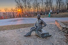 18-35-262-FDR-statue.jpg