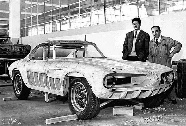 Giugiaro (left) and a Bertone employee with a wooden model of the 1962 Ferrari 250 GT