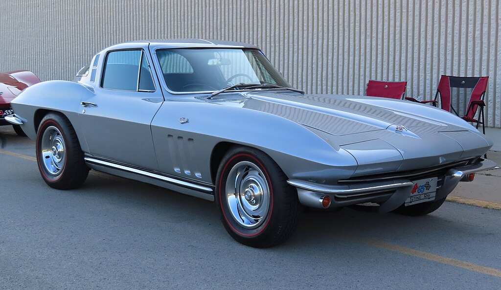 File:1965 Chevrolet Corvette Sting Ray Sport Coupe, front right, 07 