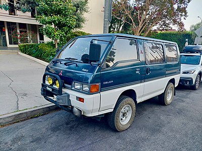 1990 Mitsubishi Delica Star Wagon 2.5l Turbo Diesel 4WD - Japanese Domestic Market US Grey import vehicle