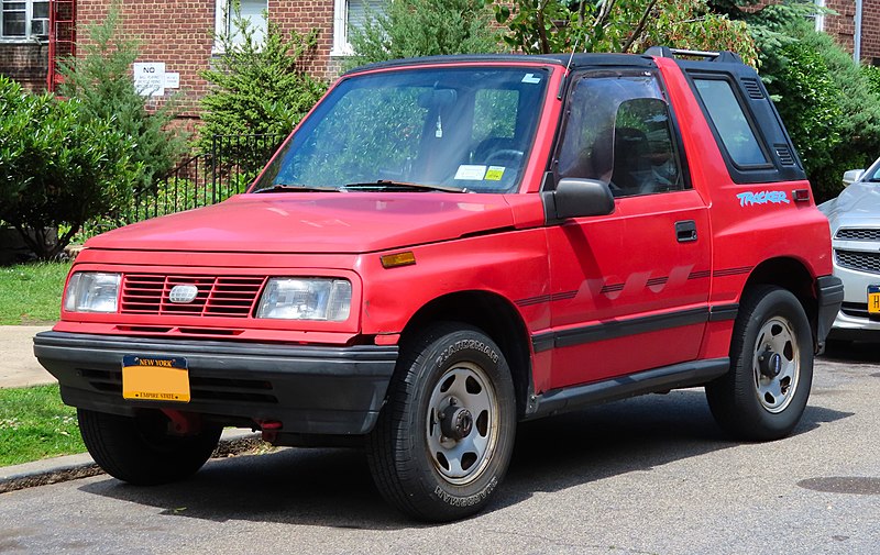 File:1994 Geo Tracker Convertible 2 Door 1.6L front 6.15.19.jpg