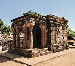 Indisk portik av Sanchitemplet 17 (Sanchi, Indien)
