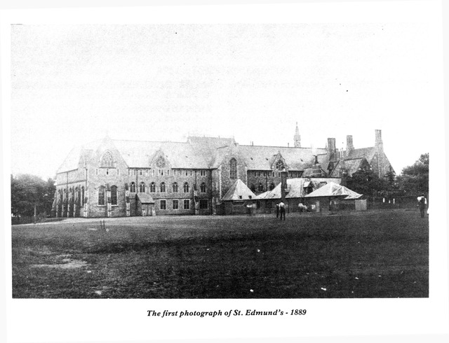 1st photo of the School 1889