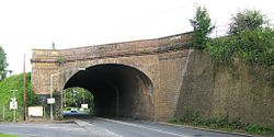 De scheve brug over Bath Road gezien uit het noorden.