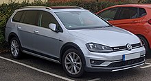 Volkswagen Golf Alltrack 2016 Volkswagen Golf Alltrack TDi BlueMotion 4MOTION Front 2.0.jpg