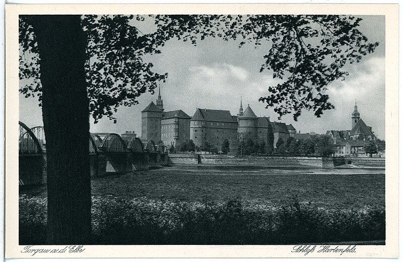 File:23954-Torgau-1927-Schloß Hartenfels mit Elbbrücke-Brück & Sohn Kunstverlag.jpg