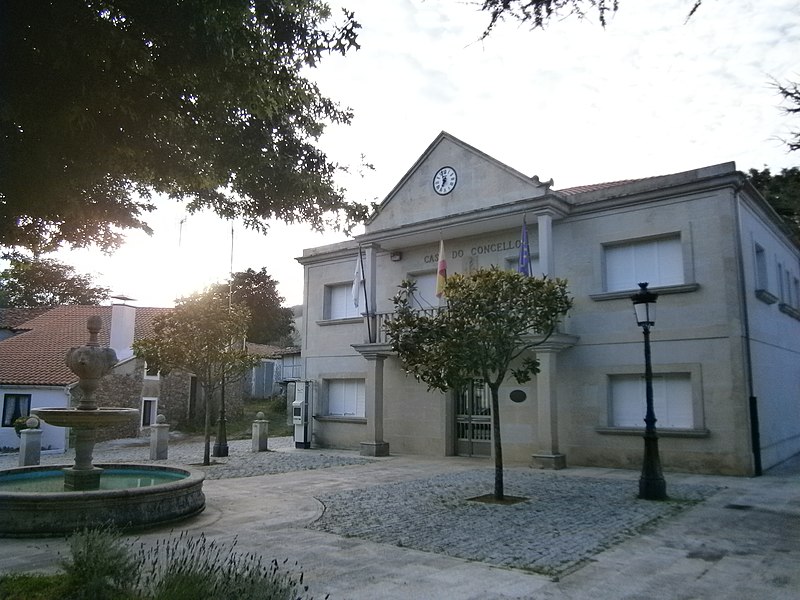 File:2 Casa do Concello de Toques (1).JPG