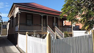 Cottage at 35 Tingal Road, used as ambulance station from 1922 to 1927 35 Tingal Road, Wynnum - former ambulance station 01.JPG