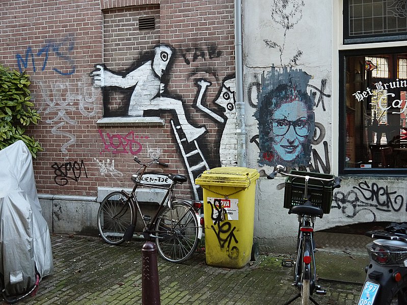 File:A mix of graffitiy and wall-paintings in the Palmstraat, Jordaan district in Amsterdam city from photographer, Fons Heijnsbroek.jpg