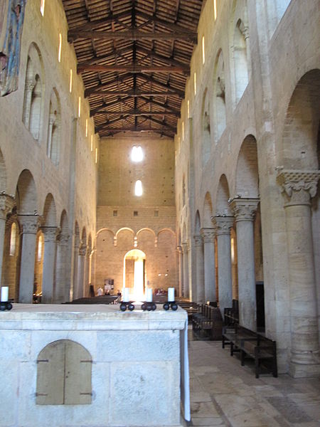 File:Abbazia di sant'antimo, interno 11.JPG