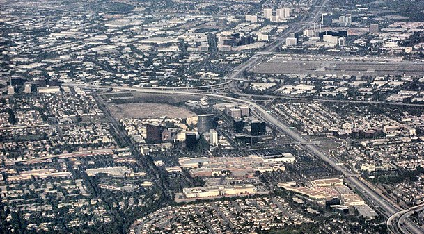 نمای هوایی از شهرستان اورنج ششمین شهرستان پرجمعیت در ایالات متحده است.