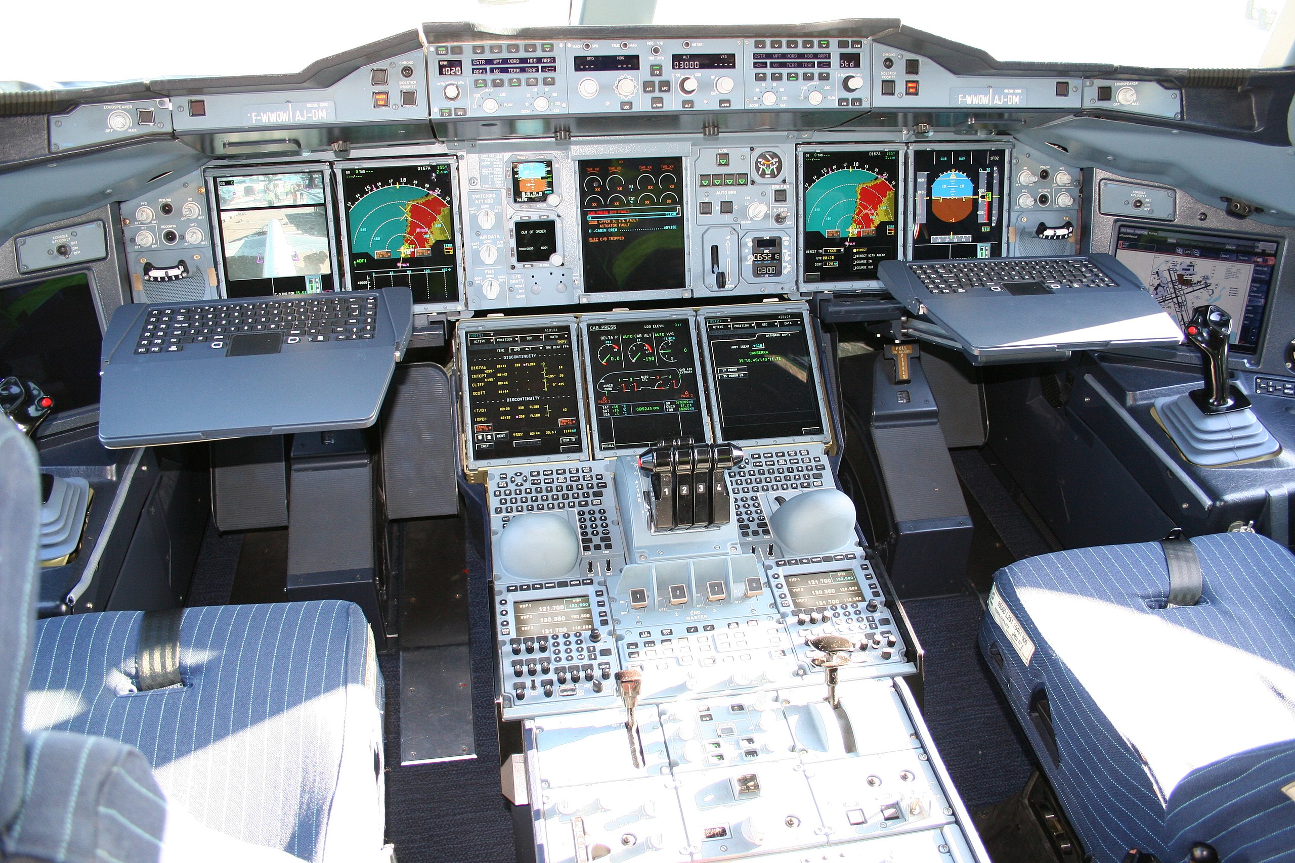 ファイル Airbus A380 Cockpit Jpg Wikipedia