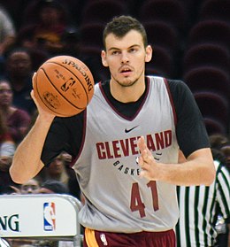 Ante Zizic (37497798991) .jpg