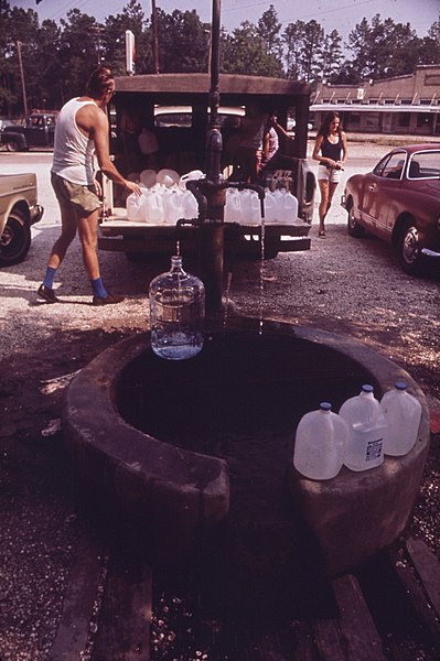 File:Artesian Waterpump Louisiana 1972.jpg