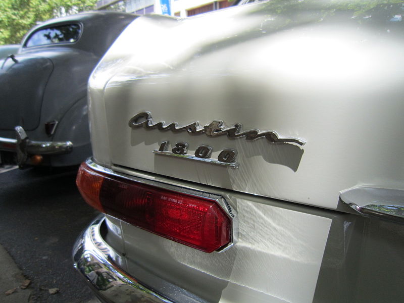 File:Austin 1800 (15283746751).jpg